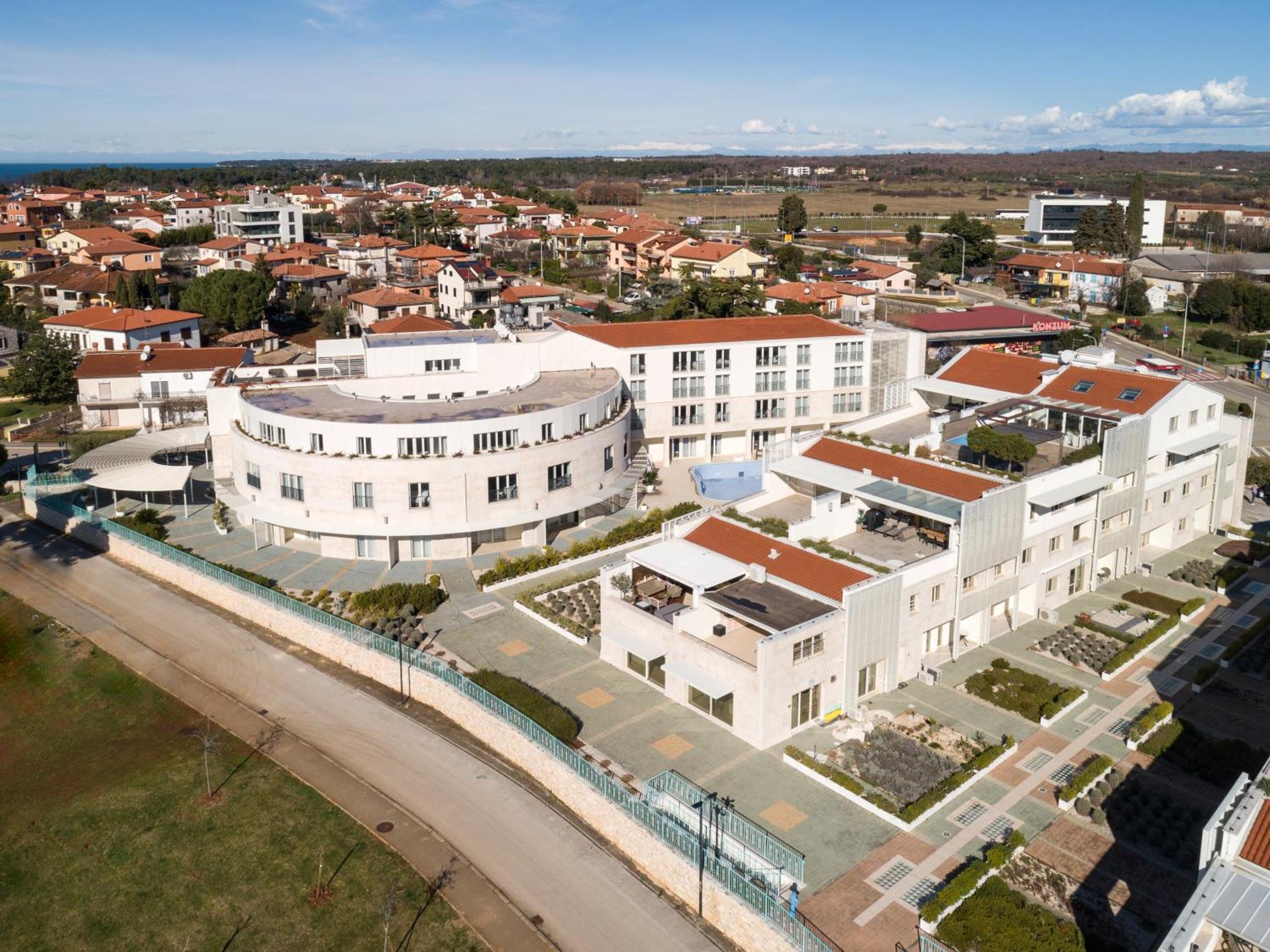 Humagum Sea View Apartment - Garden Palace Umag Exterior photo